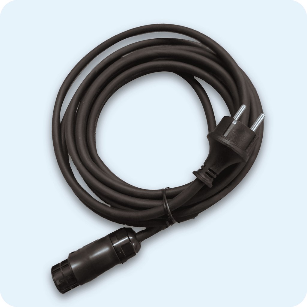 Ein Schuko Anschlusskabel mit Stecker für das Balkonkraftwerk Betteri BC01